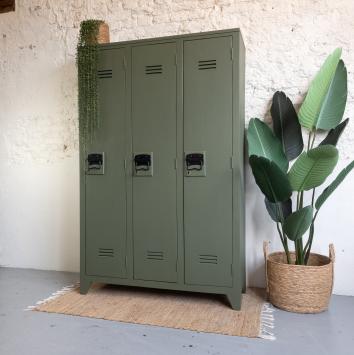 Stoere lockerkast geschilderd in de groene tint Bayberry van Fusion. Opgeknapt door Goed Gestyled uit Brielle.