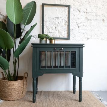 Prachtig theekastje opgeknapt door  Goed Gestyled met Fusion Mineral Paint. Het theekastje heeft de kleur Manor Green gekrege