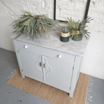 Dressoir pebble met marmerblad. opgeknapt door Goed Gestyled Brielle met Fusion Mineral Paint