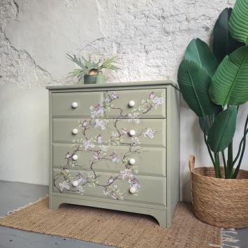 Ladekast Lichen Fusion Mineral Paint. Redesign with prima transfer Ladekast Blossom Flight Goed gestyled Brielle