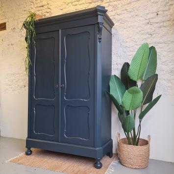 biedermeier meidenkast kast Chestler warme blauwe tint Fusion Mineral Paint matte verf Goed Gestyled Brielle